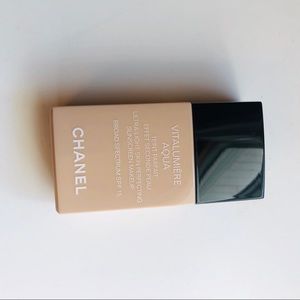 Chanel Vitalumiere Aqua in 50 Beige